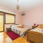Two-bedroom In Okrug Gornji Lejlighed *