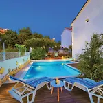 Lejlighed Two-bedroom In Okrug Gornji