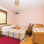 Two-bedroom In Okrug Gornji