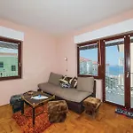 Two-bedroom In Okrug Gornji Lejlighed
