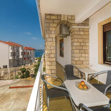 Two-bedroom In Okrug Gornji Lejlighed *