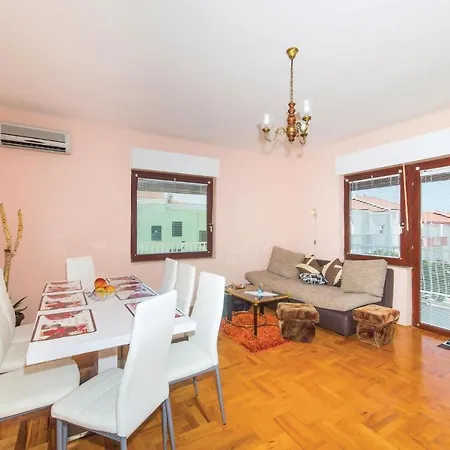 Lägenhet Two-bedroom In Okrug Gornji Trogir