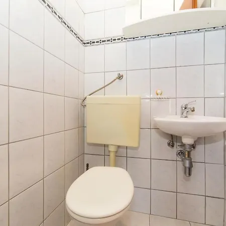 Gorgeous Apartment In Okrug Gornji Traù