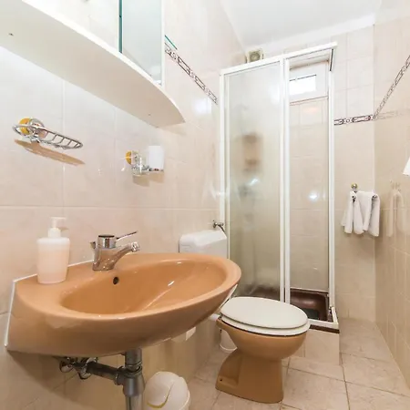 Apartman Two-bedroom In Okrug Gornji *