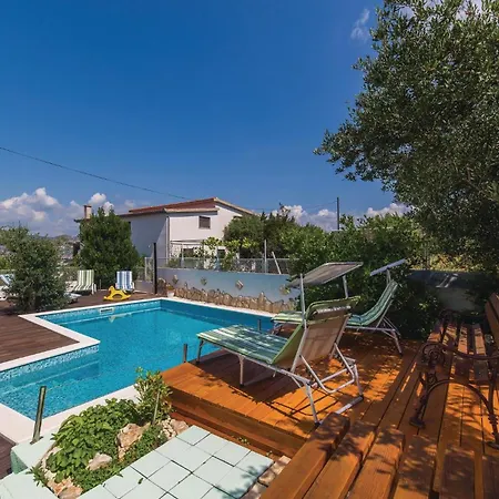 2 Bedroom Amazing In Okrug Gornji * Trogir
