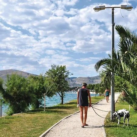 Two-bedroom In Okrug Gornji