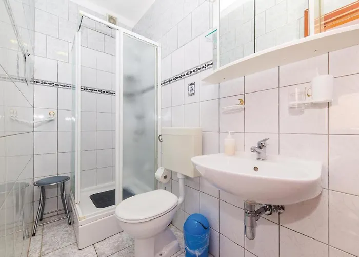 Two-bedroom In Okrug Gornji