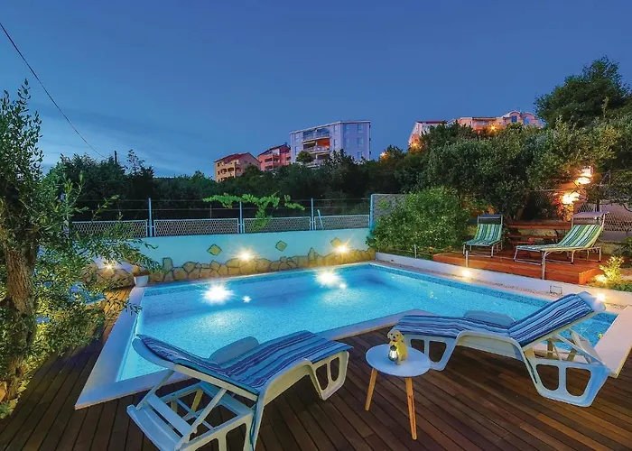 Two-bedroom In Okrug Gornji *