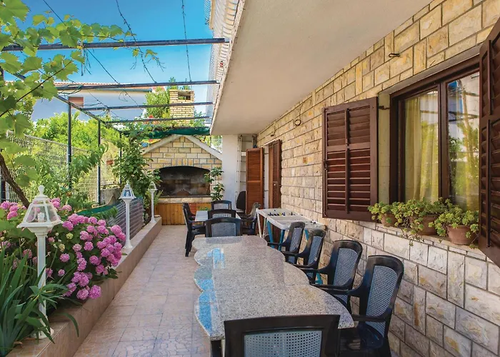 Two-bedroom In Okrug Gornji Trogir