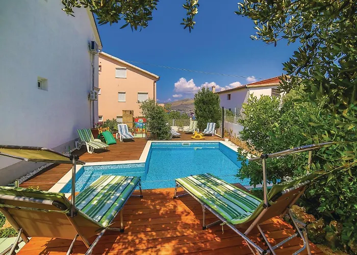 דירה Two-bedroom In Okrug Gornji טרוגיר