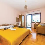 Two-bedroom In Okrug Gornji