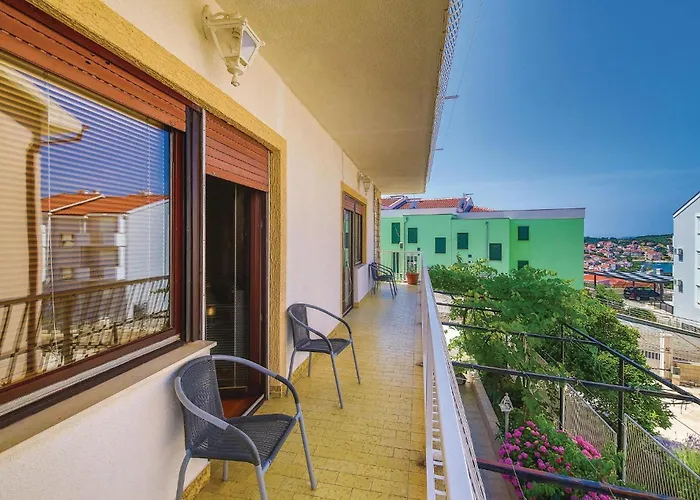 Two-bedroom In Okrug Gornji Трогір